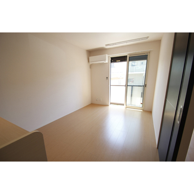 居室・リビング　※内装写真は全て１０３号室です