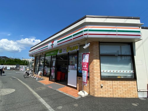 コンビニ　セブンイレブン 逗子５丁目店（コンビニ）まで650m