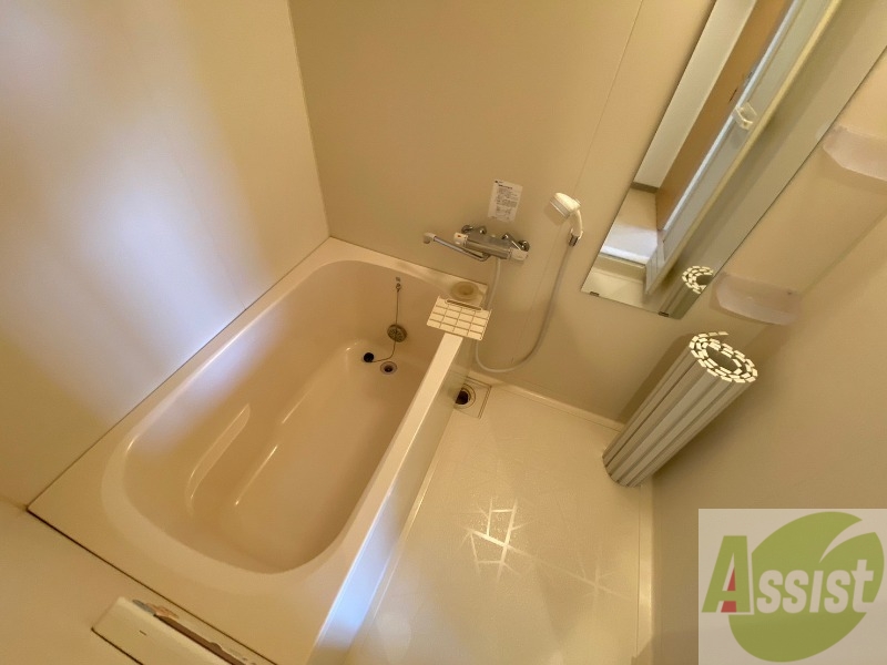 バス・シャワールーム　お風呂になります。一日の疲れを癒してくださいね。