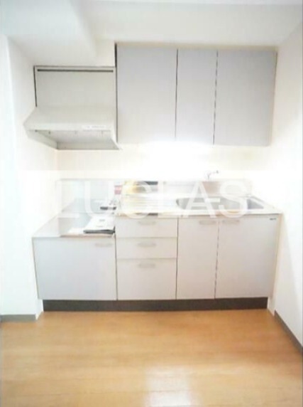 キッチン　キッチン下部に大きい収納スペース！