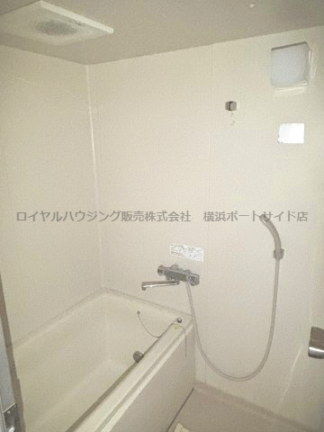 バス・シャワールーム　※同タイプの室内写真になります。