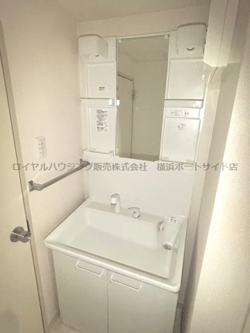 洗面設備　※同タイプの室内写真になります。