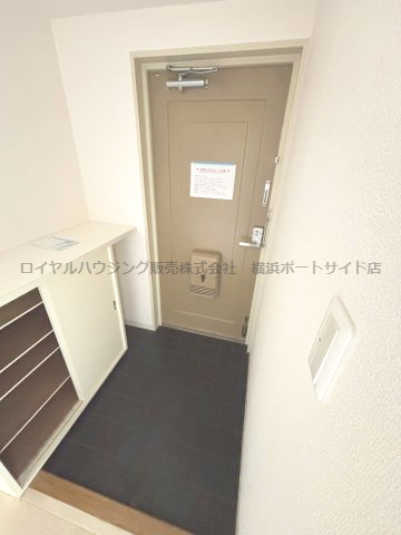 玄関　※同タイプの室内写真になります。
