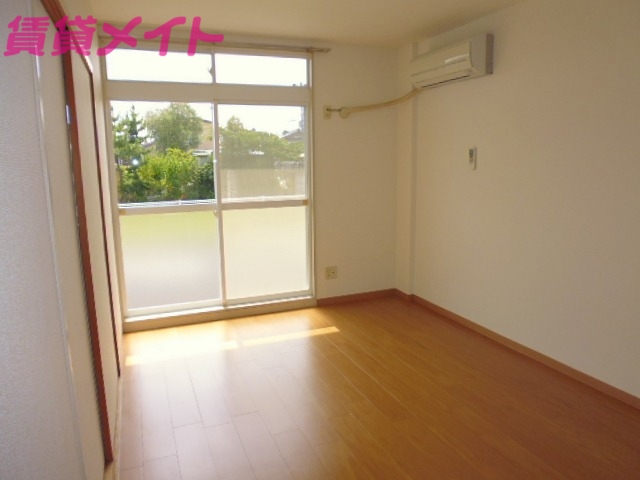 居室・リビング　反転タイプ参考写真