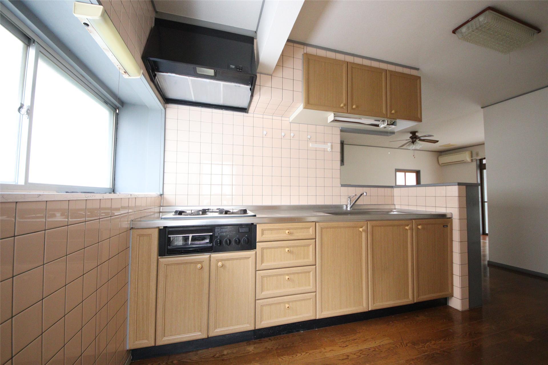 キッチン　三口コンロのシステムキッチン♪