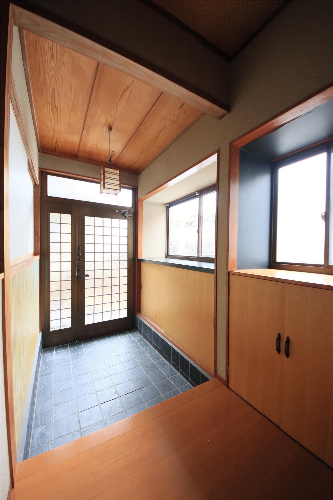 玄関　シューズボックス付きの玄関です