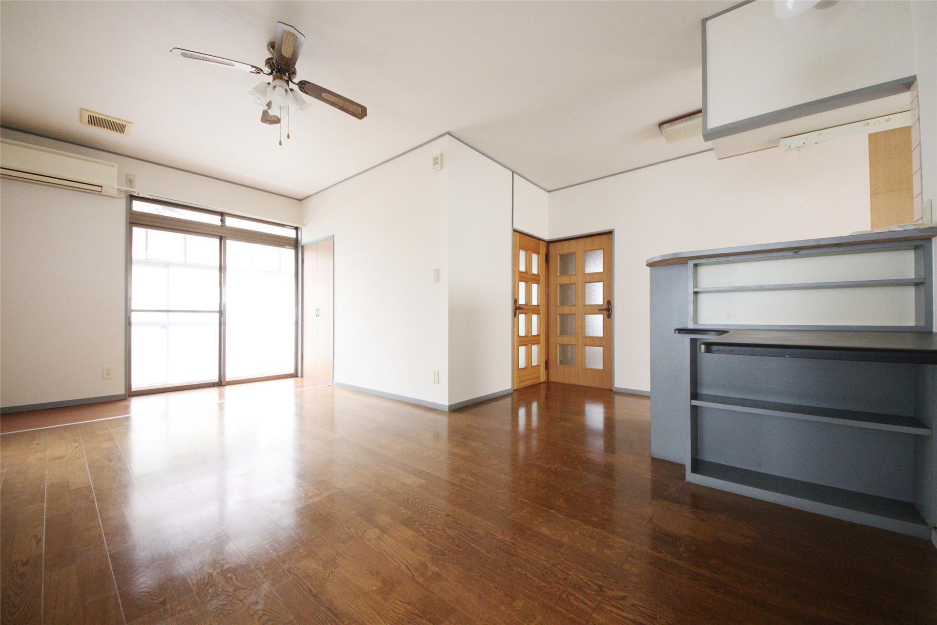 居室・リビング　リビングは広々15帖！！