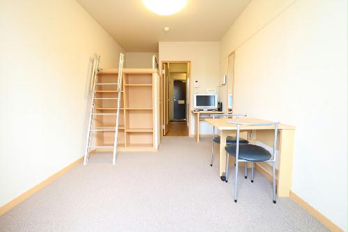 居室・リビング　ハイベットタイプのお部屋。女性人気の高いお部屋です♪