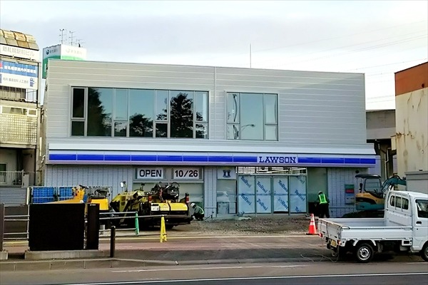 コンビニ　ローソン札幌厚別中央店（コンビニ）まで977m