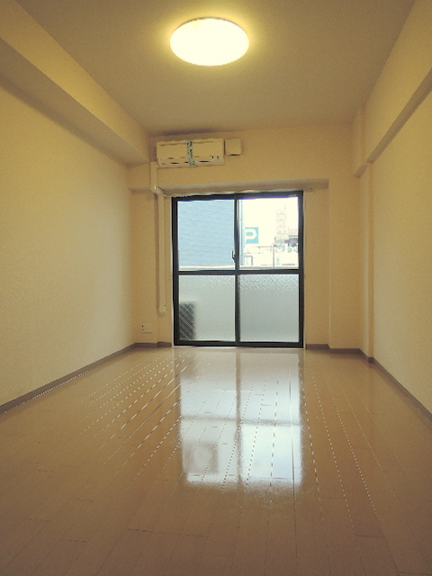 居室・リビング　解放感のある洋室９帖