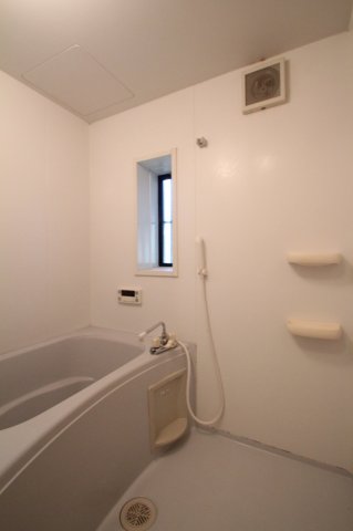 バス・シャワールーム　追い焚き付きのお風呂です