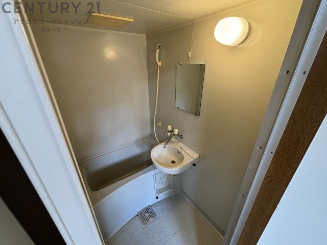 バス・シャワールーム　シンプルで機能的なユニットバスです