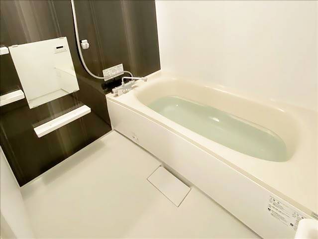 バス・シャワールーム　浴室乾燥機、追い焚き機能付きです。