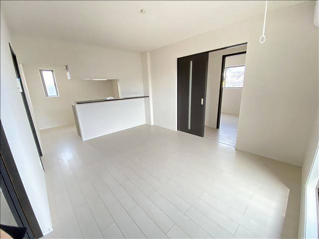 居室・リビング　カウンターキッチンなのでリビングが見れます。