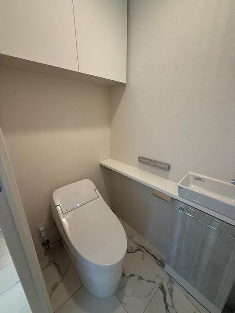 トイレ　手洗いカウンター付