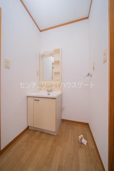 洗面設備　収納しやすい洗面台