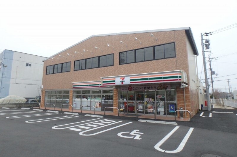 コンビニ　セブンイレブン箕面粟生外院１丁目店（コンビニ）まで445m