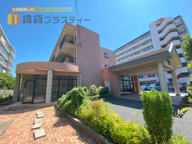 建物外観　日当たり良好。駅まで平坦