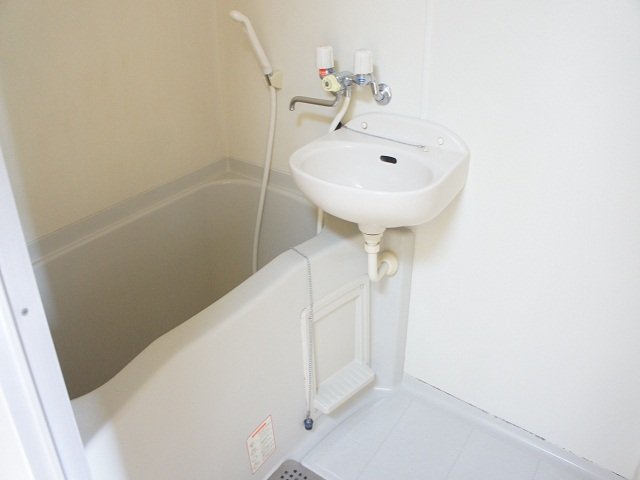 バス・シャワールーム　やっぱり嬉しいバス・トイレ別！