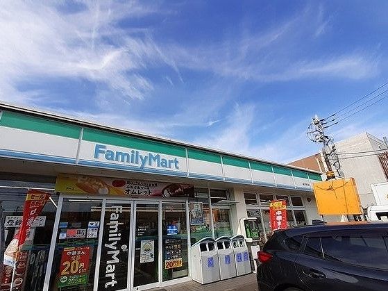 コンビニ　ファミリーマート（コンビニ）まで310m