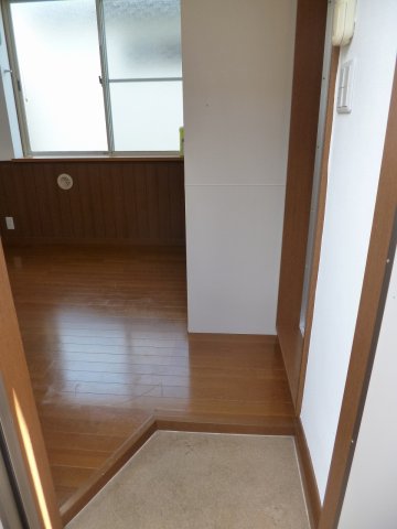 玄関　※同設備の別室写真を使用しております。
