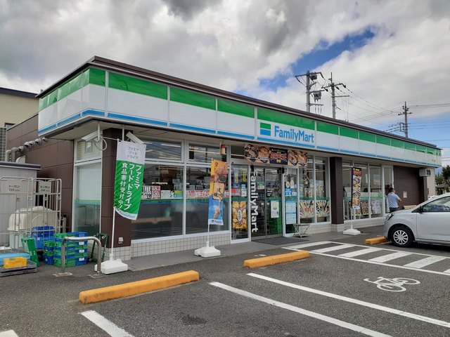 コンビニ　ファミリーマート甲府上町店（コンビニ）まで396m