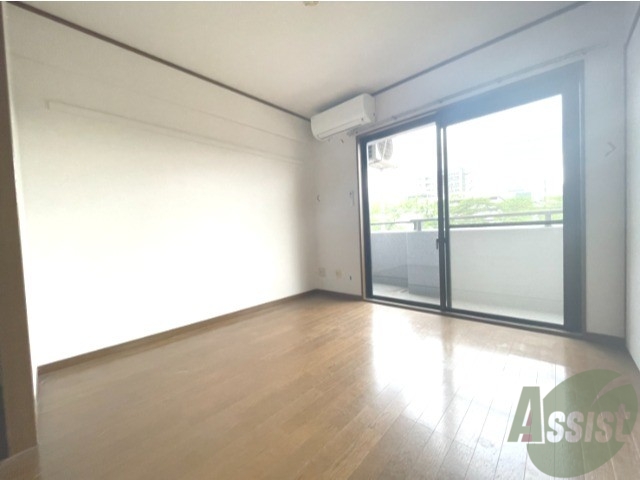 居室・リビング　テーブルを置いてもゆっくりできる広さですよ～！