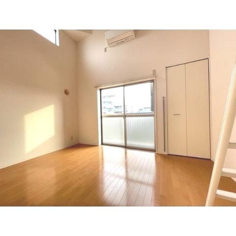 居室・リビング　室内