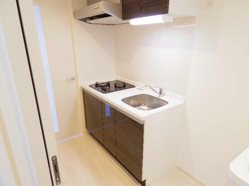 キッチン　2口ガスシステムキッチンとシングルレバーを採用