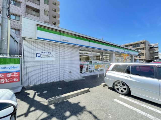 コンビニ　ファミリーマート（コンビニ）まで882m