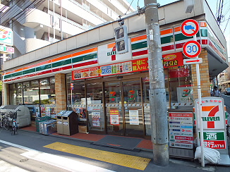 コンビニ　セブンイレブン（コンビニ）まで200m