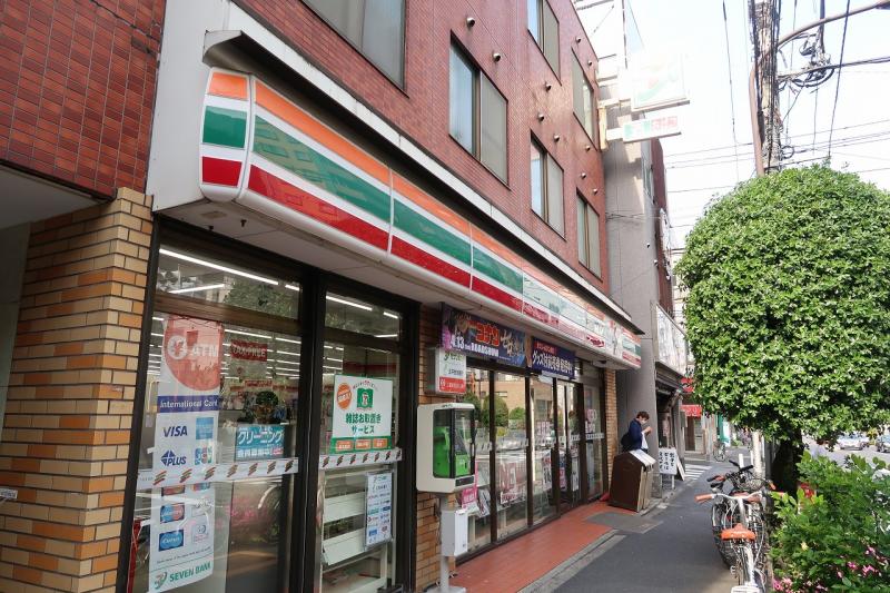 コンビニ　セブンイレブン牛込北町店（コンビニ）まで404m