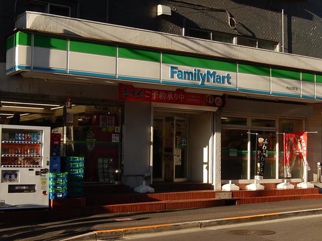 コンビニ　ファミリーマート市谷田町店（コンビニ）まで437m