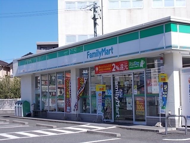 コンビニ　ファミリーマート中鶉店（コンビニ）まで1200m