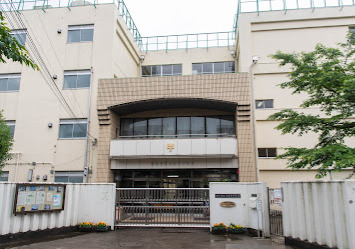 中学校　世田谷区立駒留中学校（中学校）まで443m