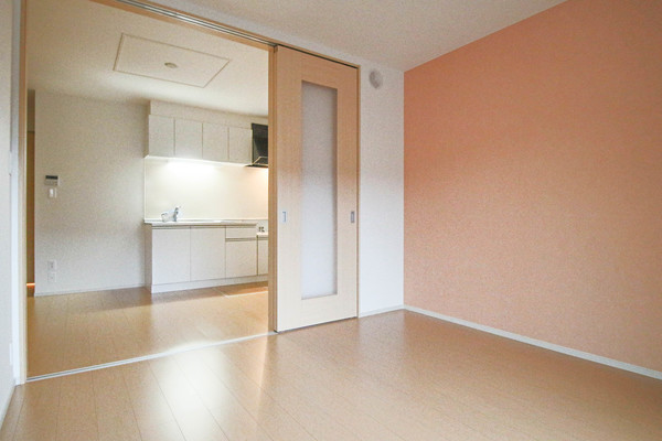 居室・リビング　同じ建物の別のお部屋