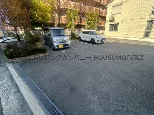 駐車場　駐車場に車を止められます
