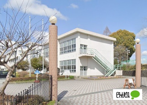 小学校　富士宮市立富士根南小学校（小学校）まで890m