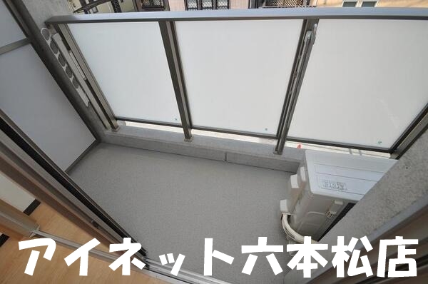 バルコニー　洗濯物はこちらへどうぞ。