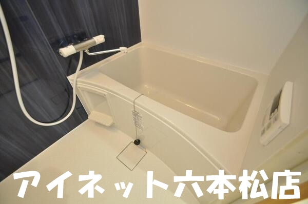 バス・シャワールーム　一日の疲れを癒しましょう。