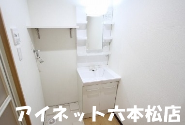 洗面設備　朝の支度にいかがでしょうか。
