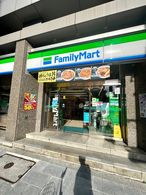コンビニ　ファミリーマート淡路町三丁目店（コンビニ）まで140m