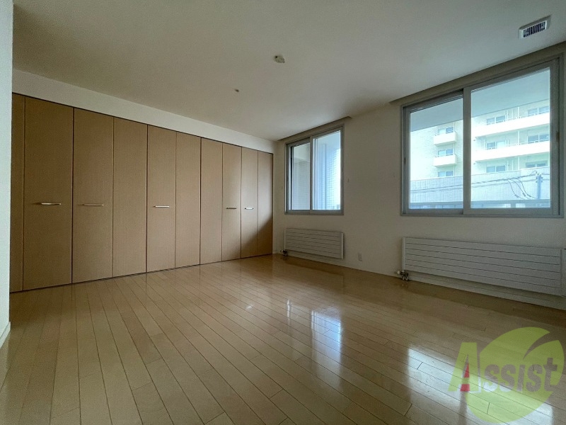 その他部屋・スペース　こちらのお部屋は光が差し込む、温かみのあるお部屋です。