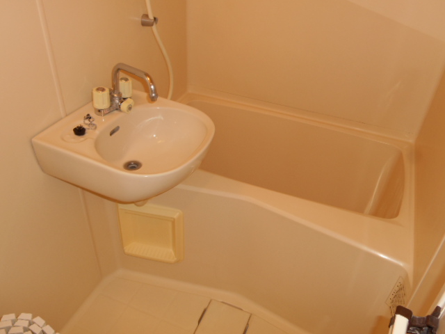 バス・シャワールーム　別部屋参考用写真