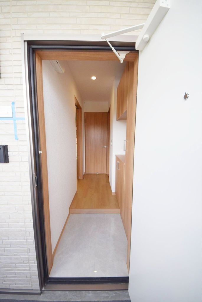 玄関　※別部屋参考写真