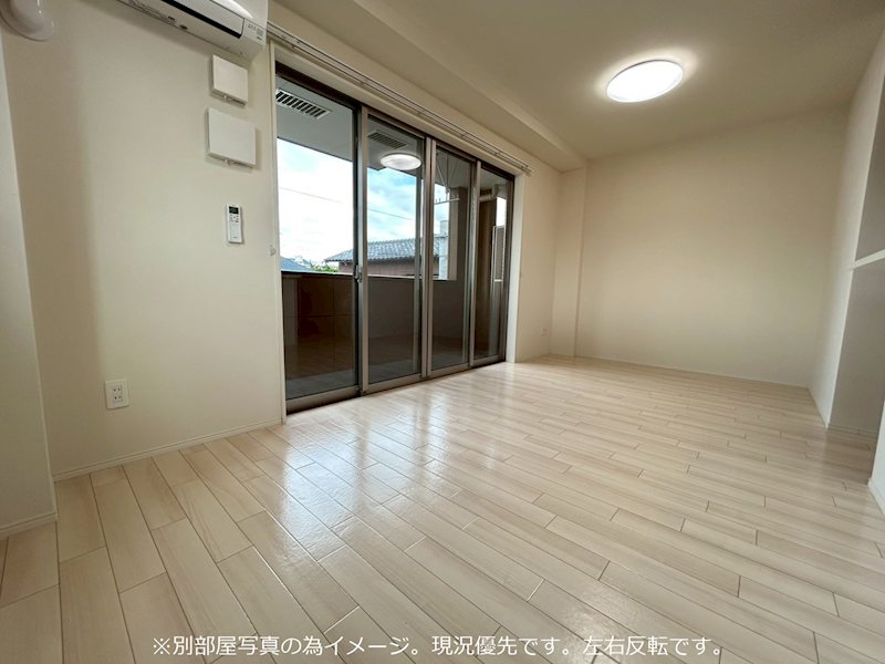 居室・リビング　※同物件別部屋写真のためイメージ
