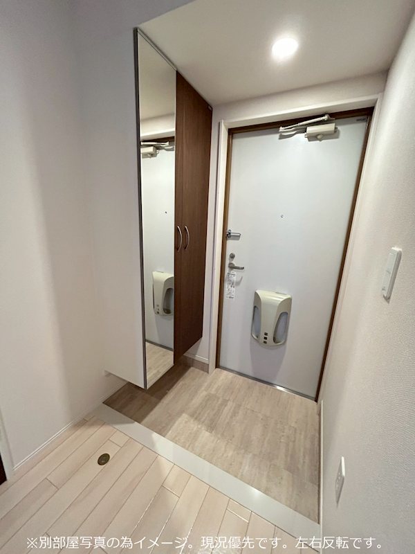 玄関　※同物件別部屋写真のためイメージ
