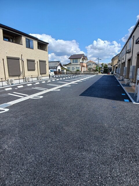 駐車場　駐車場があるので、車を買う予定の方も安心です