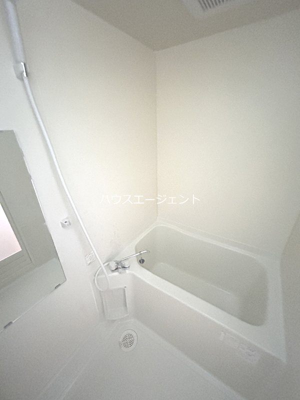 バス・シャワールーム　バストイレ別です。