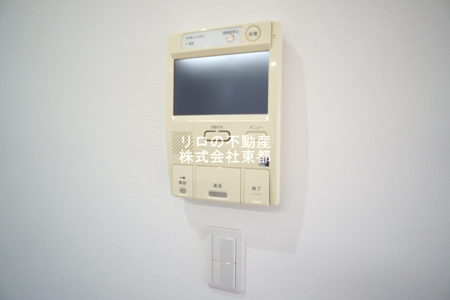 セキュリティ　来訪者の姿を確認できるＴＶモニター付インターホン設置済です！